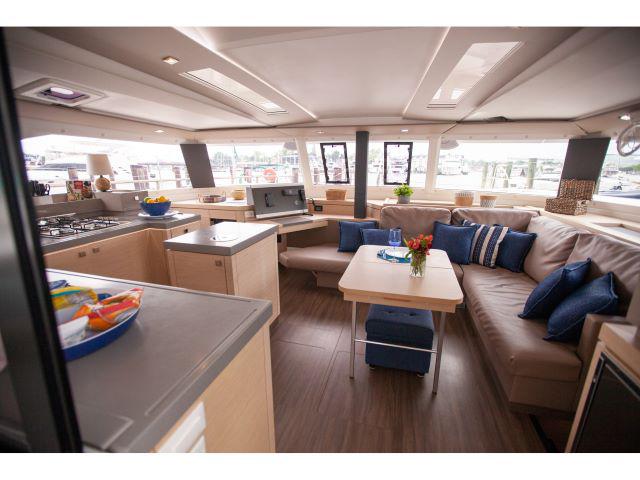 Book yachts online - catamaran - Saona 47 M - Dark Star - rent