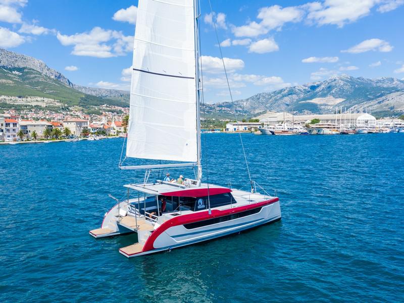 Book yachts online - catamaran - Luna 49 - GOLD - rent