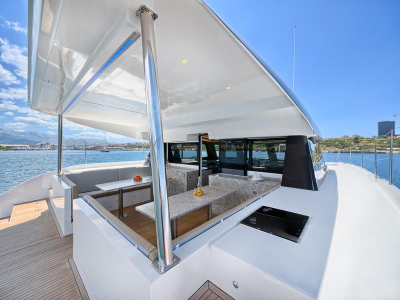 Book yachts online - catamaran - Luna 49 - GOLD - rent