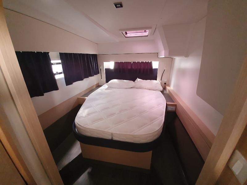 Book yachts online - catamaran - Astréa 42 - Muttley - rent