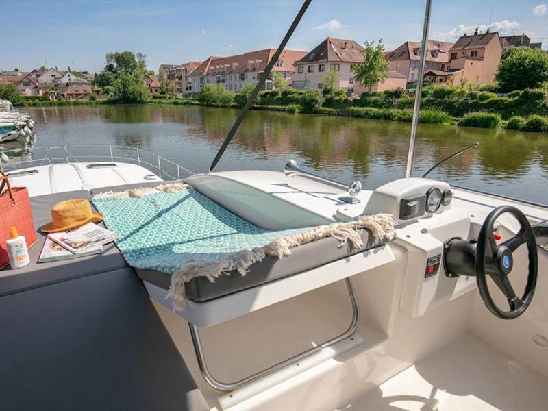 Book yachts online - motorboat - Quattro Fly C - BELLEGARDE FR - rent