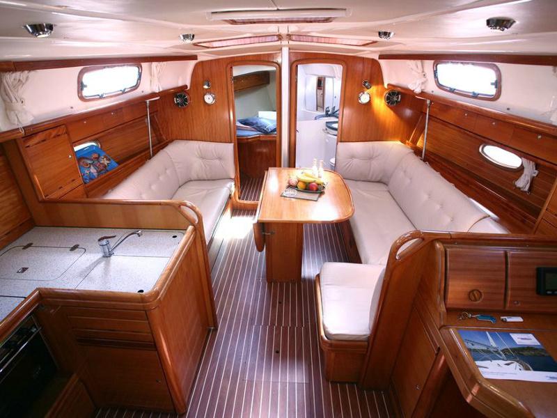 Book yachts online - sailboat - Bavaria 37 Cruiser - Atena - rent