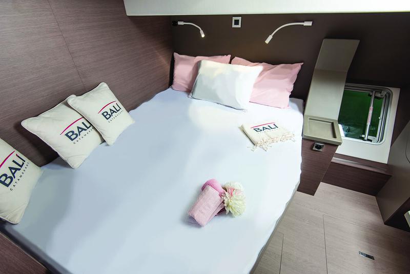 Book yachts online - catamaran - Bali 4.8 - Ediba Taurus - rent