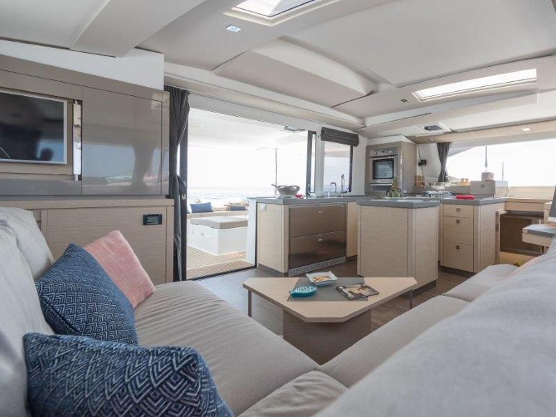 Book yachts online - catamaran - Saona 47 - Barefoot Oasis - rent