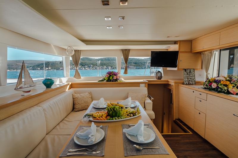 Book yachts online - catamaran - Lagoon 450 - Irina - rent