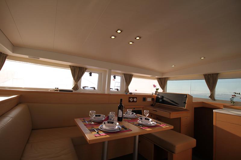 Book yachts online - catamaran - Lagoon 400 S2 - Sailing Blue 4 - Refit 2021 - rent