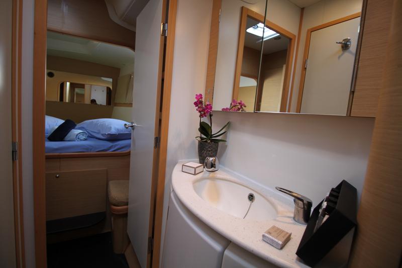 Book yachts online - catamaran - Lagoon 440 - Casino (A/C) - (A/C - Generator - Refit 2021) - rent