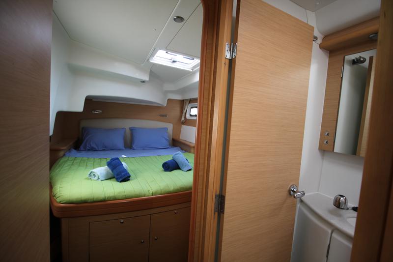 Book yachts online - catamaran - Lagoon 440 - Casino (A/C) - (A/C - Generator - Refit 2021) - rent