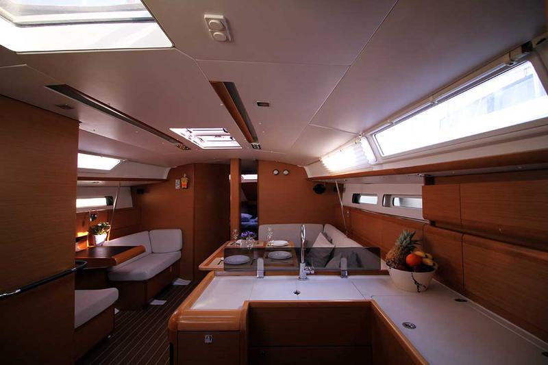 Book yachts online - sailboat - Sun Odyssey 439 - Lucky 7 - Refit 2021 - rent