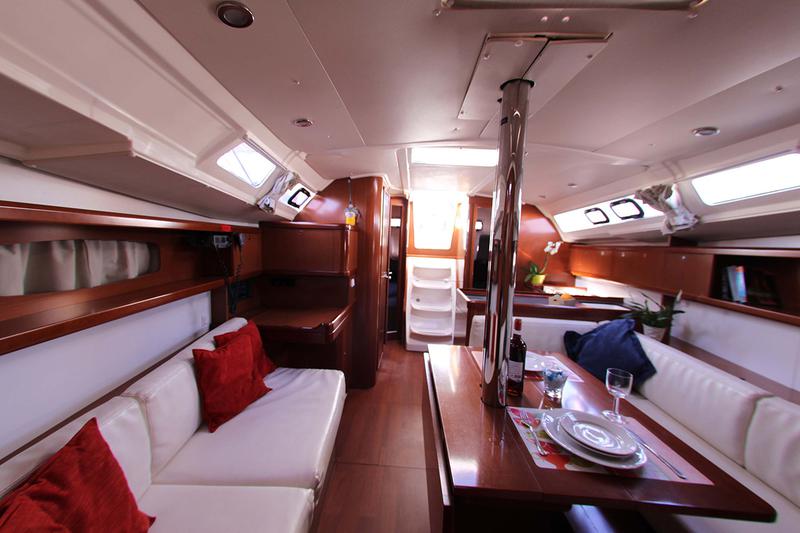 Book yachts online - sailboat - Oceanis 37 - Genie - Refit 2021 - rent