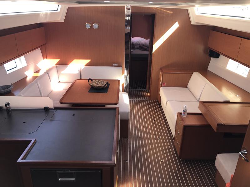 Book yachts online - sailboat - Bavaria C50 - S/Y Elli - rent
