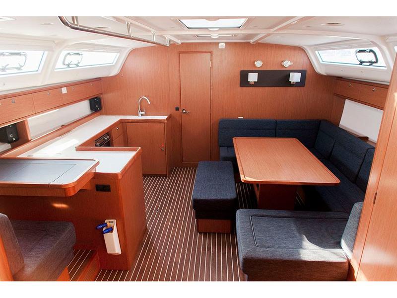Book yachts online - sailboat - Bavaria Cruiser 51 - S/Y Navarino - rent