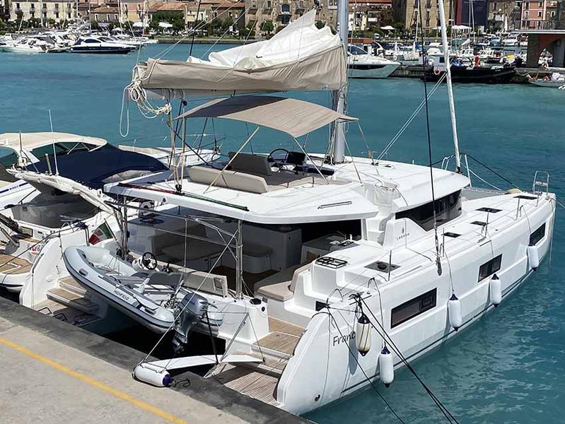 Book yachts online - catamaran - Lagoon 46 - Franci - rent