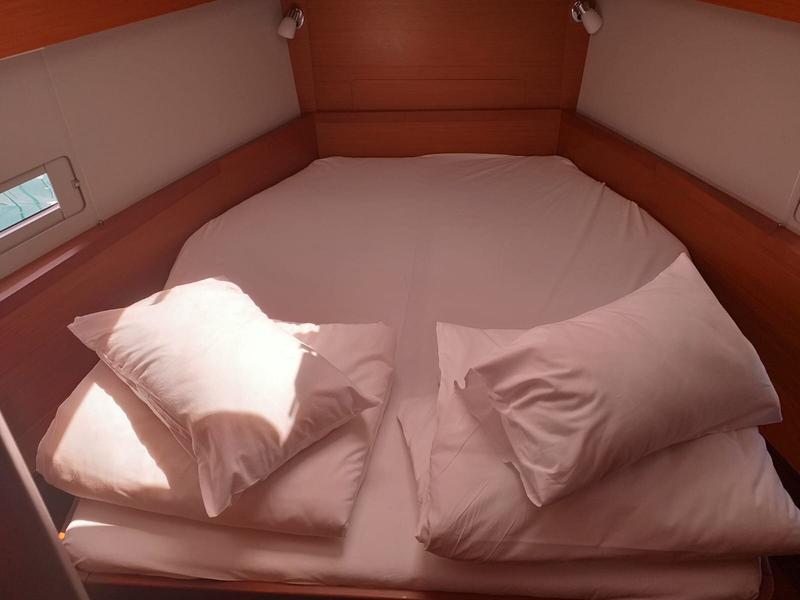 Book yachts online - sailboat - Dufour 430 Grand Large - Fenera - rent
