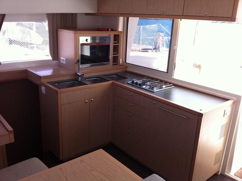 Book yachts online - catamaran - Lagoon 400 S2 - Sveti Vlaho - rent