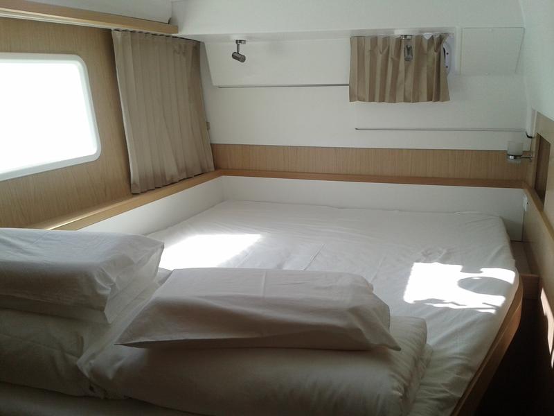 Book yachts online - catamaran - Lagoon 400 S2 - Sveti Vlaho - rent