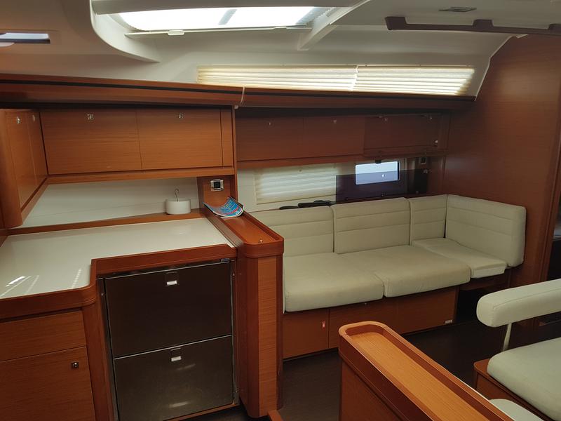 Book yachts online - sailboat - Dufour 512 Grand Large - HERA X - rent