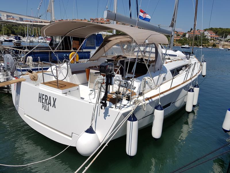 Book yachts online - sailboat - Dufour 512 Grand Large - HERA X - rent