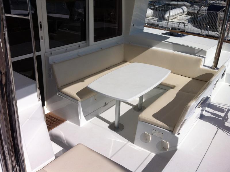 Book yachts online - catamaran - Lagoon 400 S2 - Evelina - rent