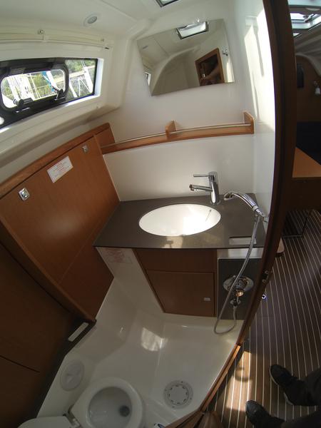 Book yachts online - sailboat - Bavaria Cruiser 37 - Dora - rent