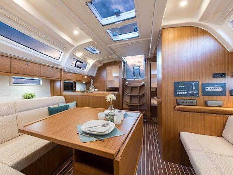 Book yachts online - sailboat - Bavaria 37 - Angela - rent