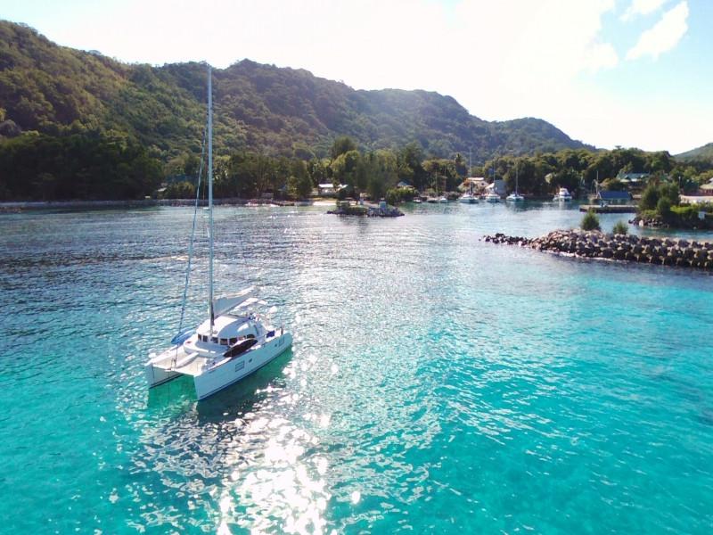Book yachts online - catamaran - Lagoon 380 - Magikal - rent