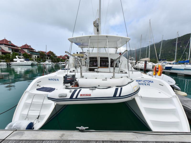 Book yachts online - catamaran - Lagoon 380 - Magikal - rent