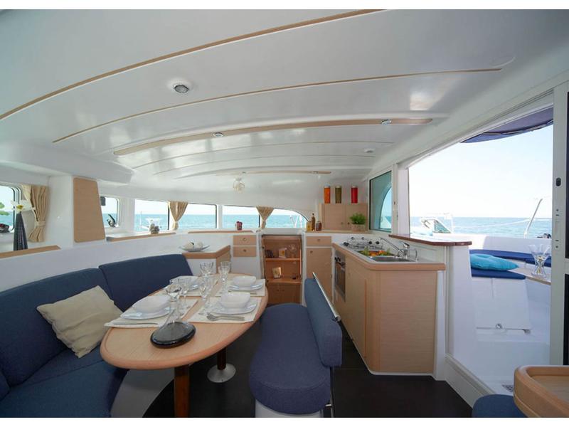 Book yachts online - catamaran - Lagoon 380 S2 - Kiss - rent