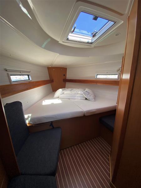 Book yachts online - sailboat - Bavaria 40 BT '13 - Nia-Nya - rent