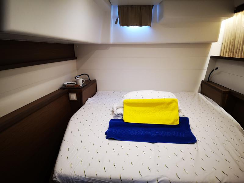 Book yachts online - catamaran - Lagoon 450 Fly - CALM POINT - rent