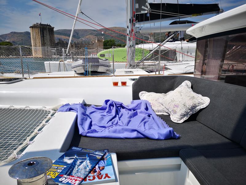 Book yachts online - catamaran - Lagoon 450 Fly - CALM POINT - rent
