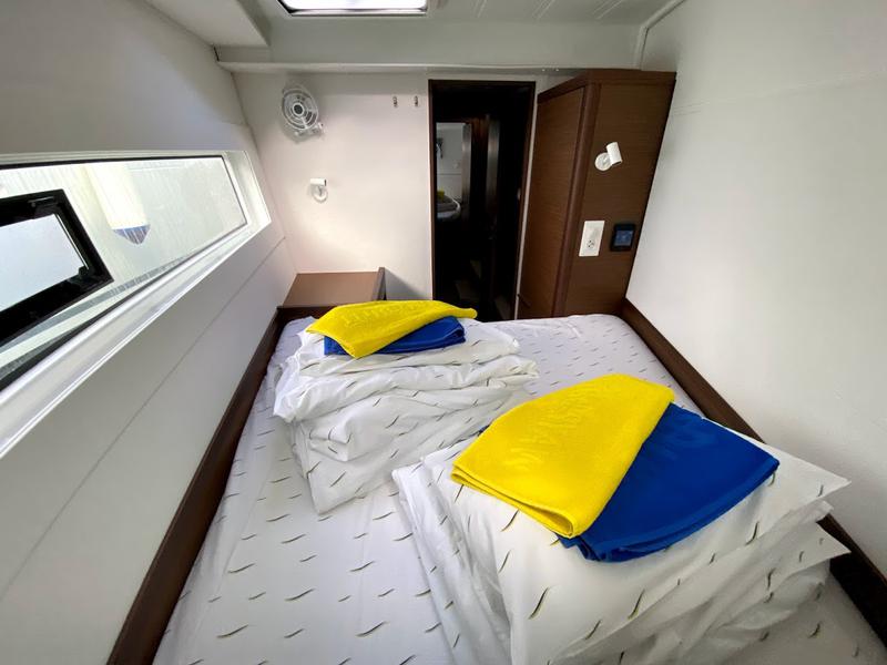 Book yachts online - catamaran - Lagoon 40 - HEROINA - rent