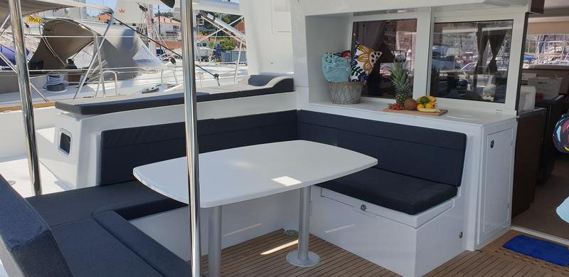 Book yachts online - catamaran - Lagoon 450 Fly - REGGAE POINT - rent