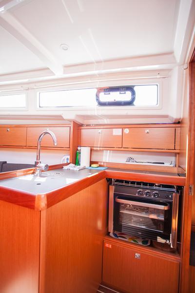 Book yachts online - sailboat - Bavaria Cruiser 34 - Take Five - rent