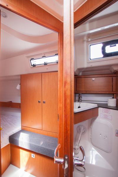 Book yachts online - sailboat - Bavaria Cruiser 34 - Take Five - rent