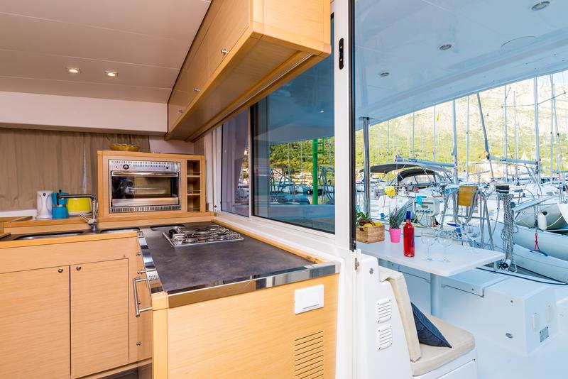 Book yachts online - catamaran - Lagoon 400 S2 - SUMMERTIME  - rent
