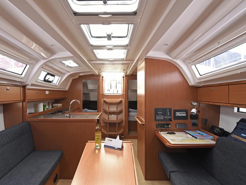Book yachts online - sailboat - Bavaria Cruiser 37 - Nancy - rent
