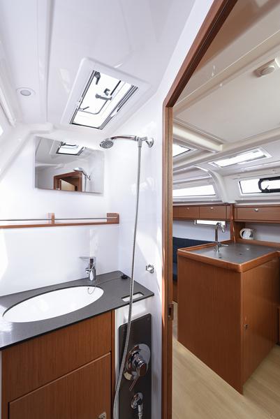 Book yachts online - sailboat - Bavaria Cruiser 37 - Nancy - rent