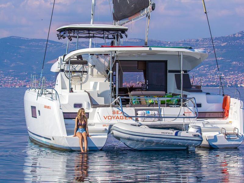 Book yachts online - catamaran - Lagoon 42 - SEA VOYAGER  - rent