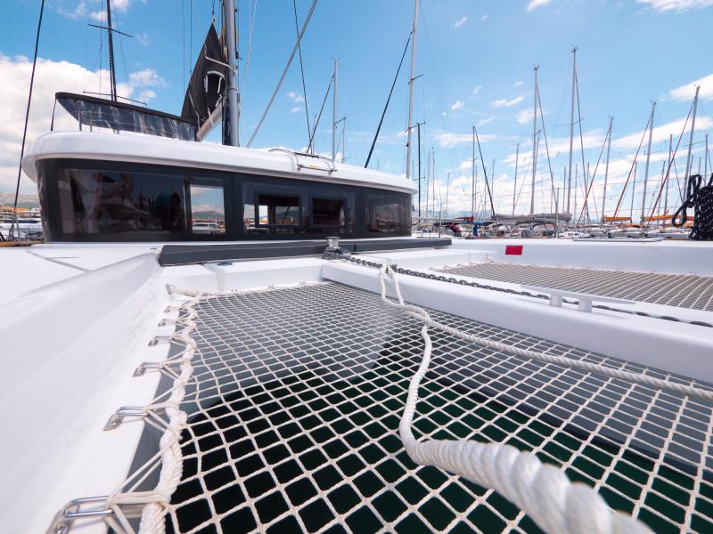 Book yachts online - catamaran - Lagoon 40 - BLUE EYES  - rent