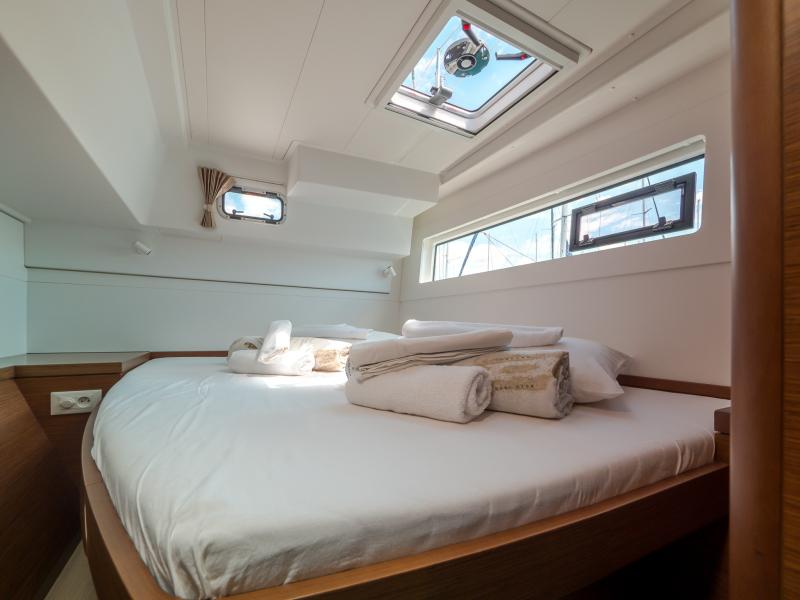 Book yachts online - catamaran - Lagoon 40 - BLUE EYES  - rent