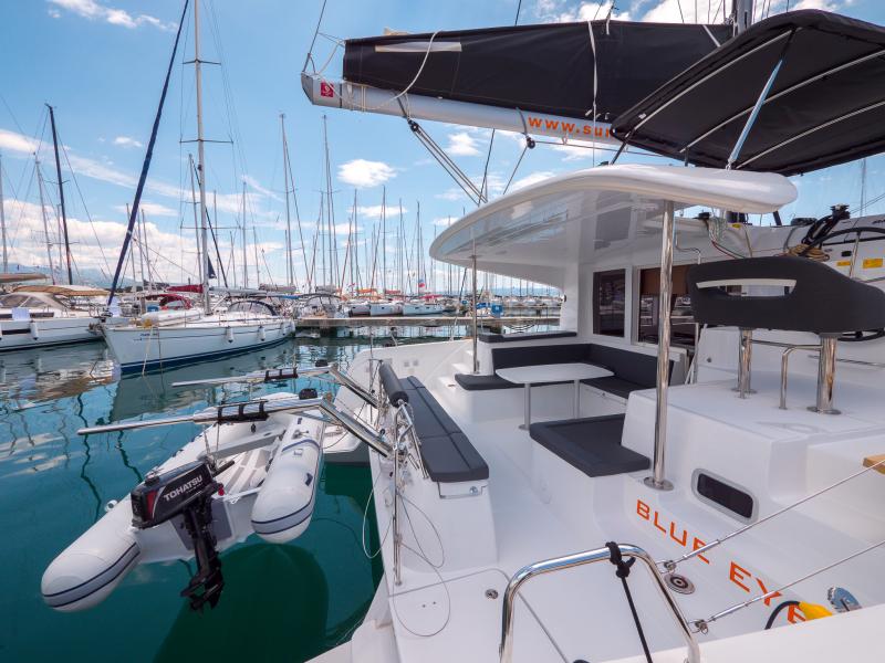 Book yachts online - catamaran - Lagoon 40 - BLUE EYES  - rent
