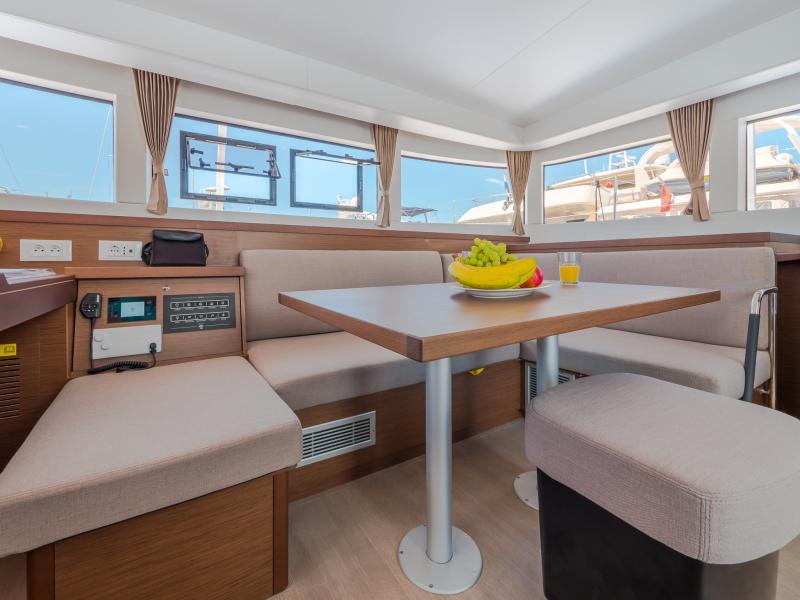 Book yachts online - catamaran - Lagoon 40 - BLUE EYES  - rent