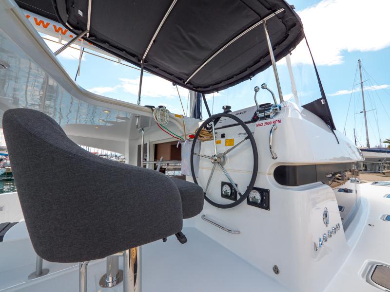Book yachts online - catamaran - Lagoon 40 - BLUE EYES  - rent