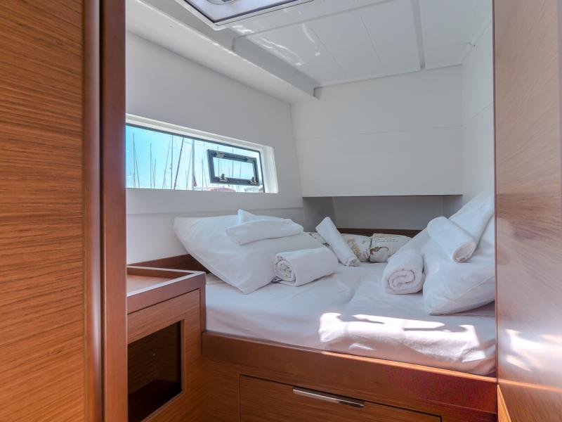 Book yachts online - catamaran - Lagoon 40 - BLUE EYES  - rent
