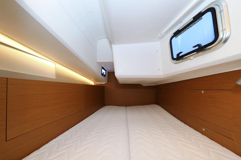 Book yachts online - sailboat - Sun Odyssey 410 - Vague - rent