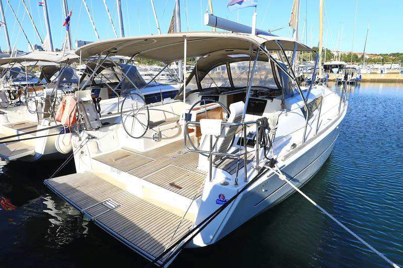 Book yachts online - sailboat - Dufour 382 - Sunset - rent