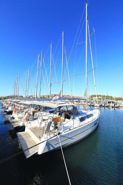 Book yachts online - sailboat - Dufour 382 - Sunset - rent