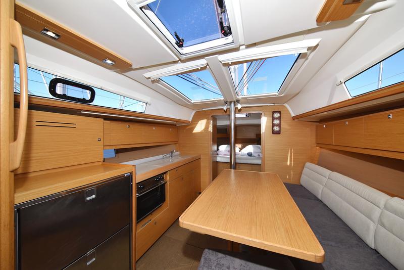 Book yachts online - sailboat - Dufour 382 - Sunset - rent