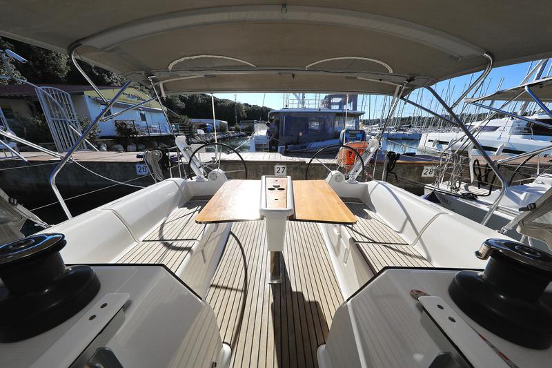 Book yachts online - sailboat - Dufour 382 - Sunset - rent